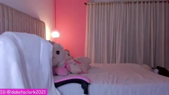 Image 12 of dakota_clark Stream on Chaturbate on 27 months ago