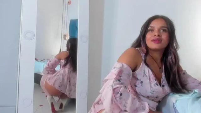 Image 12 of dalia_giraldo Stream on Chaturbate on 17 months ago