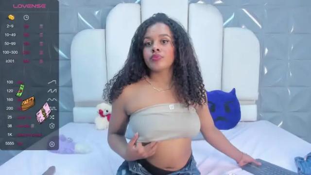 Image 2 of dalia_giraldo Stream on Chaturbate on 17 months ago