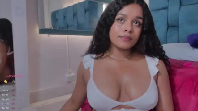 Image 2 of dalia_giraldo Stream on Chaturbate on 16 months ago