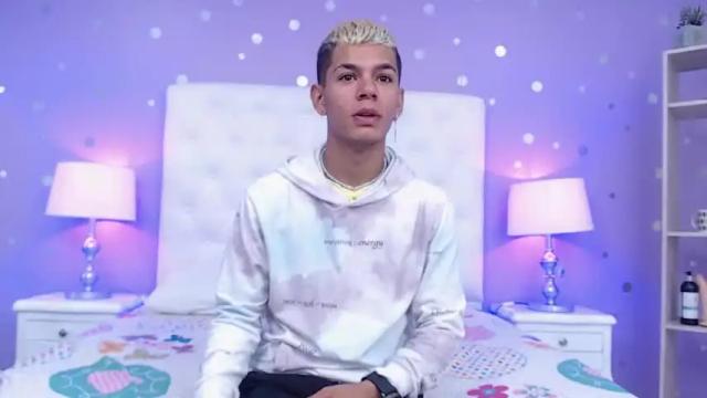 Image 3 of dan_and_campanita Stream on Chaturbate on 17 months ago