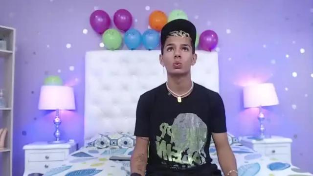 Image 10 of dan_and_campanita Stream on Chaturbate on 16 months ago