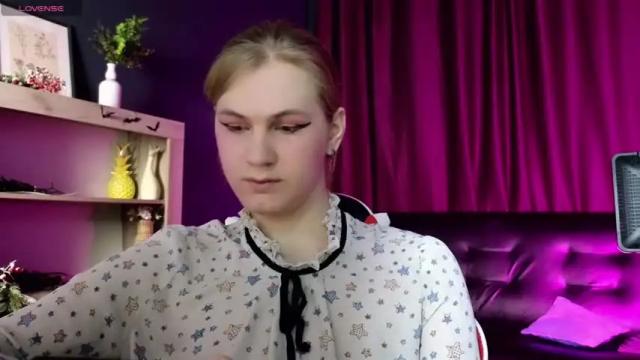 Image 2 of danakhadra Stream on Chaturbate on 15 months ago