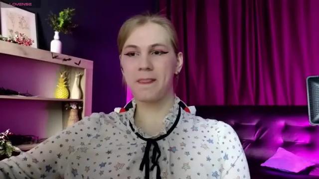 Image 3 of danakhadra Stream on Chaturbate on 15 months ago