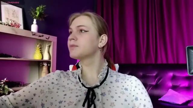 Image 4 of danakhadra Stream on Chaturbate on 15 months ago