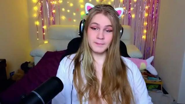 Image 2 of danakhadra Stream on Chaturbate on 14 months ago
