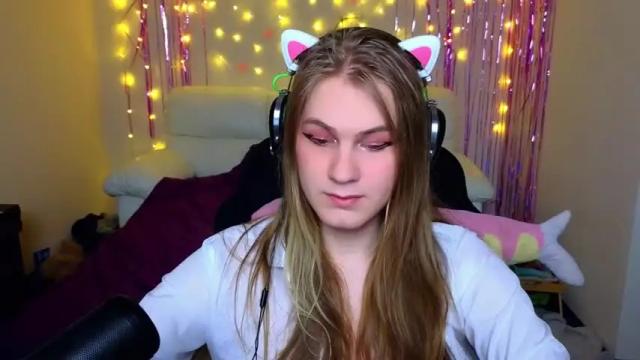 Image 3 of danakhadra Stream on Chaturbate on 14 months ago