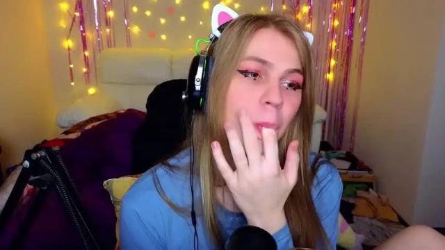 Image 2 of danakhadra Stream on Chaturbate on 14 months ago