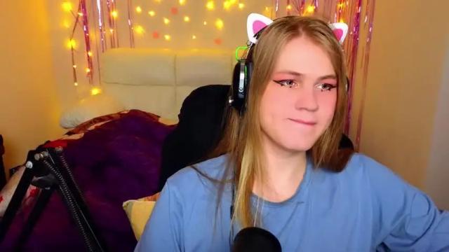Image 4 of danakhadra Stream on Chaturbate on 14 months ago