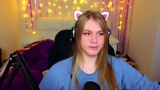 Image 8 of danakhadra Stream on Chaturbate on 14 months ago