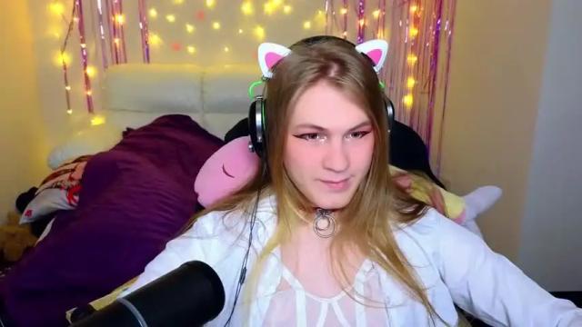 Image 2 of danakhadra Stream on Chaturbate on 14 months ago