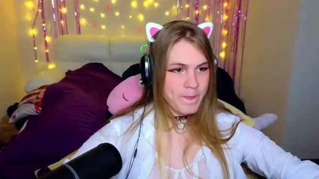 Image 4 of danakhadra Stream on Chaturbate on 14 months ago