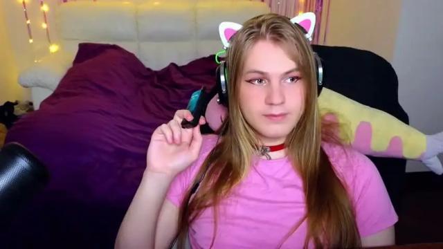 Image 4 of danakhadra Stream on Chaturbate on 14 months ago