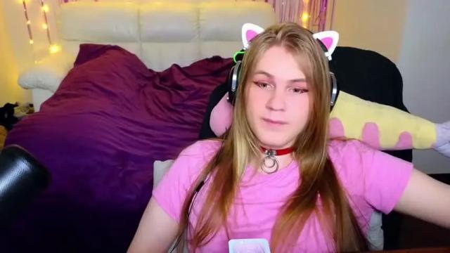 Image 7 of danakhadra Stream on Chaturbate on 14 months ago
