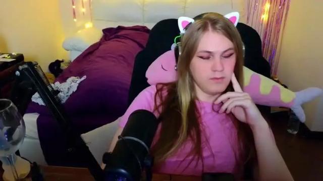 Image 2 of danakhadra Stream on Chaturbate on 14 months ago