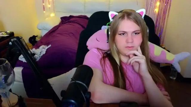Image 3 of danakhadra Stream on Chaturbate on 14 months ago
