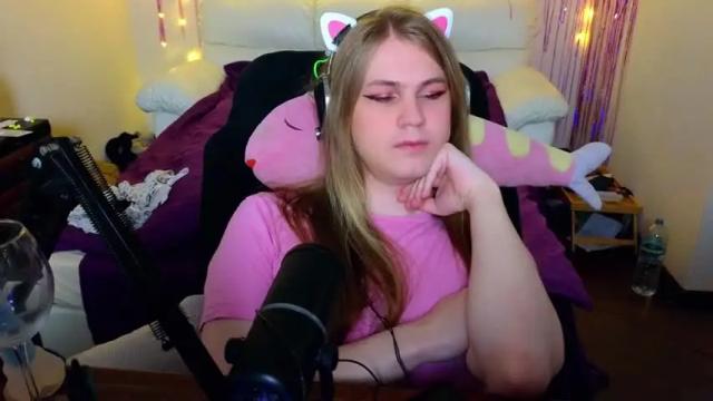 Image 7 of danakhadra Stream on Chaturbate on 14 months ago