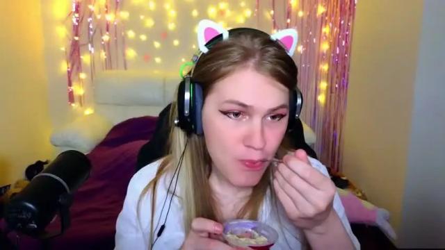Image 2 of danakhadra Stream on Chaturbate on 14 months ago