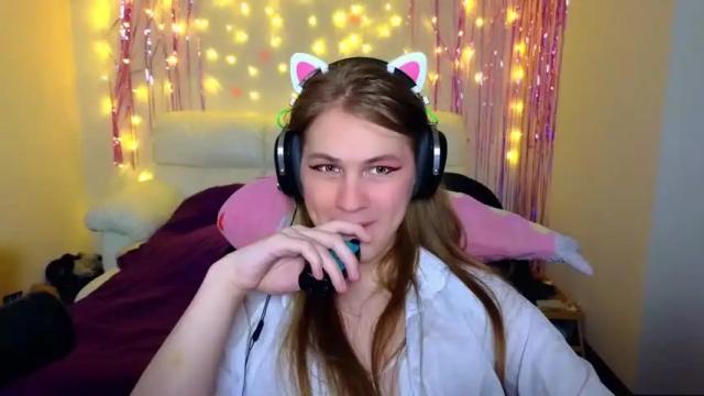 Image 4 of danakhadra Stream on Chaturbate on 14 months ago