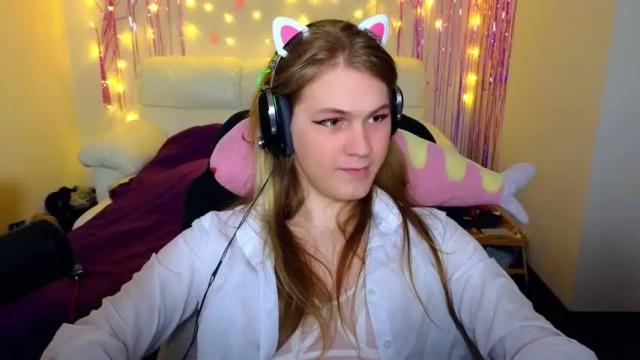 Image 6 of danakhadra Stream on Chaturbate on 14 months ago