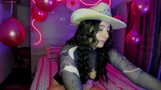 Image 4 of danay_01 Stream on Chaturbate on 14 months ago
