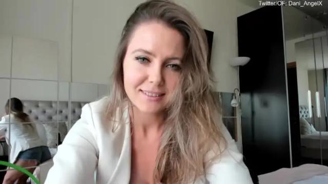 Image 3 of dani_angelx Stream on Chaturbate on 19 months ago