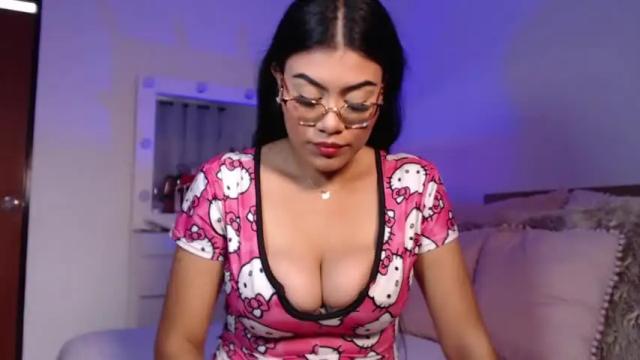 Image 2 of daniela_valencia Stream on Chaturbate on 14 months ago