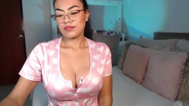 Image 12 of daniela_valencia Stream on Chaturbate on 14 months ago