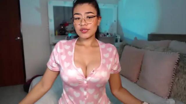 Image 7 of daniela_valencia Stream on Chaturbate on 14 months ago