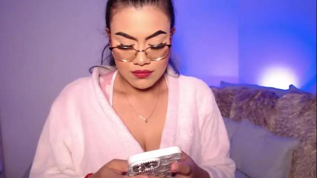 Image 3 of daniela_valencia Stream on Chaturbate on 1 month ago
