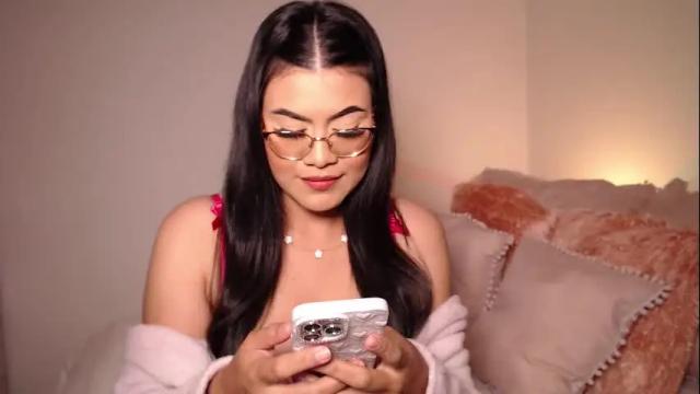 Image 4 of daniela_valencia Stream on Chaturbate on 1 month ago