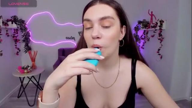 Image 4 of daniellasweet20 Stream on Chaturbate on 14 days ago