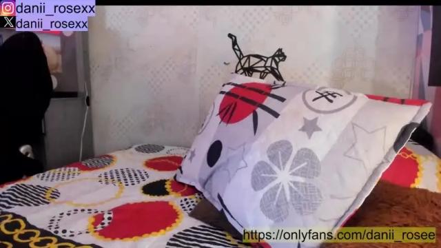Image 3 of danii_rose Stream on Chaturbate on 13 months ago