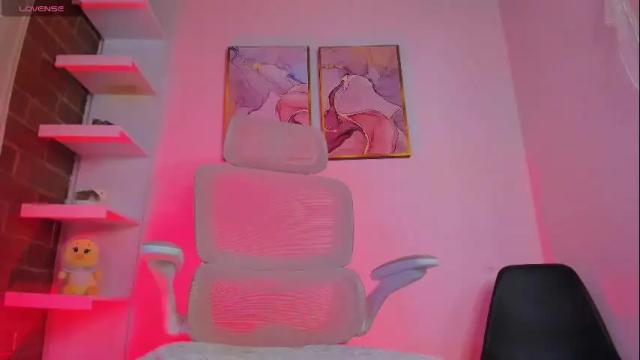 Image 4 of danna_lovs Stream on Chaturbate on 1 month ago