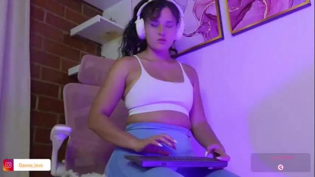Image 10 of danna_lovs Stream on Chaturbate on 1 month ago