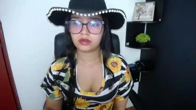 Image 4 of danna_nice8 Stream on Chaturbate on 23 months ago