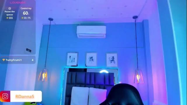 Image 10 of danna_roldann Stream on Chaturbate on 1 month ago