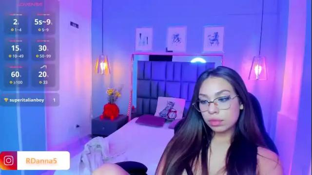 Image 3 of danna_roldann Stream on Chaturbate on 1 month ago