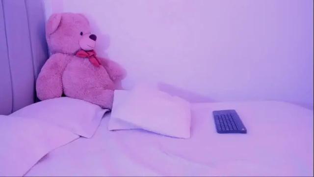 Image 3 of dannahyde Stream on Chaturbate on 2 months ago
