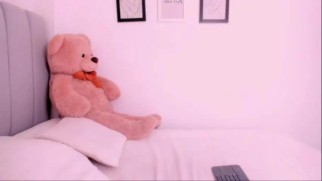 Image 3 of dannahyde Stream on Chaturbate on 2 months ago
