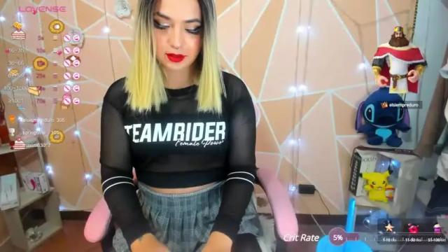 Image 4 of dannia_13 Stream on Chaturbate on 13 months ago