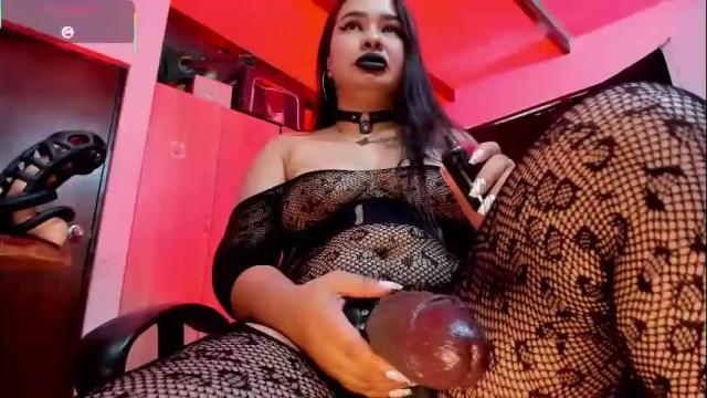 Image 4 of dannia_mezza Stream on Chaturbate on 4 months ago