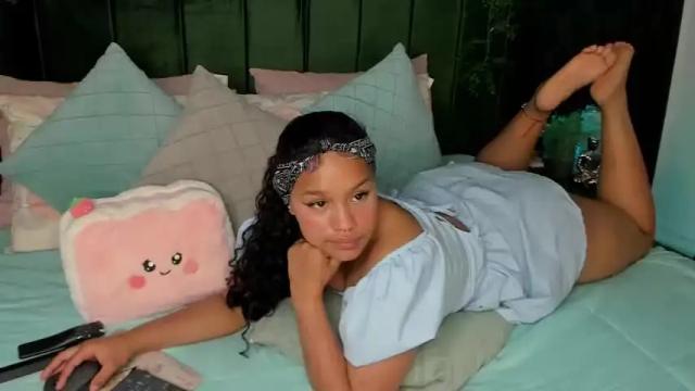 Image 11 of daphne_ferrer Stream on Chaturbate on 20 months ago