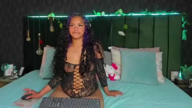 Image 7 of daphne_ferrer Stream on Chaturbate on 20 months ago