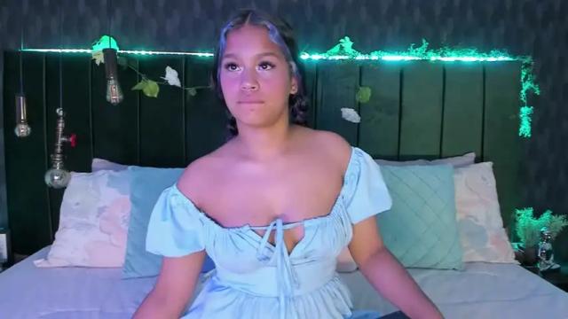 Image 3 of daphne_ferrer Stream on Chaturbate on 19 months ago