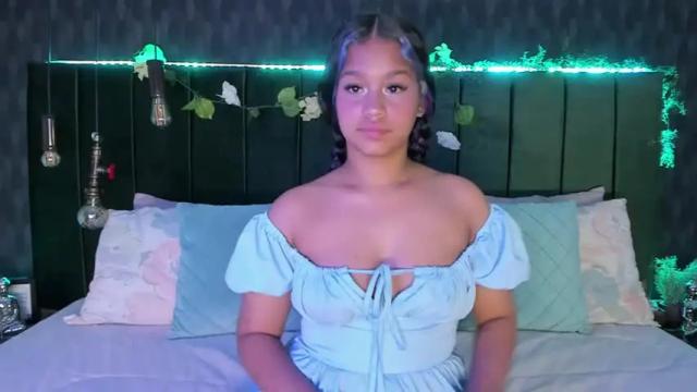 Image 4 of daphne_ferrer Stream on Chaturbate on 19 months ago