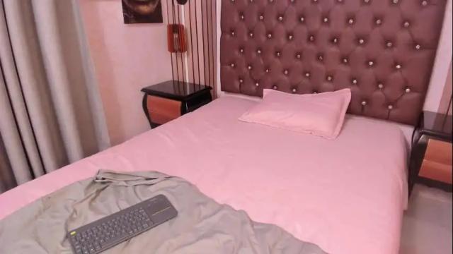 Image 3 of daphne_fox_ Stream on Chaturbate on 1 month ago