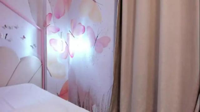 Image 2 of daphne_fox_ Stream on Chaturbate on 17 days ago