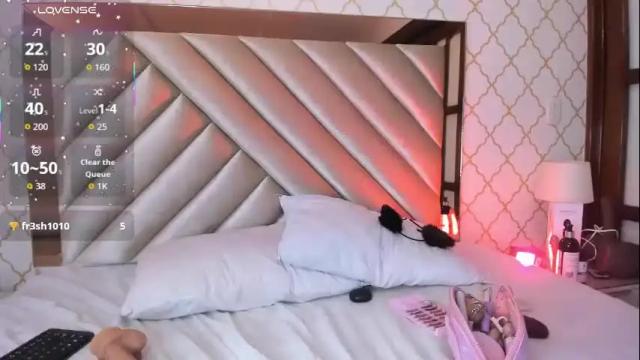 Image 3 of daphnebridge Stream on Chaturbate on 2 months ago