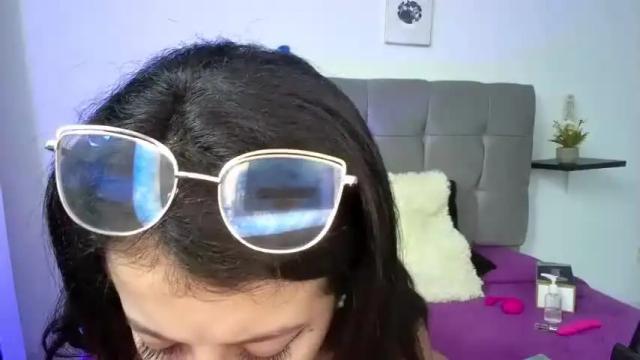 Image 4 of daphnee11 Stream on Chaturbate on 19 months ago